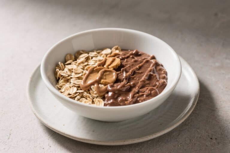 Protein-Packed Chocolate Peanut Butter Oat Bowl – A Creamy, Satisfying Breakfast