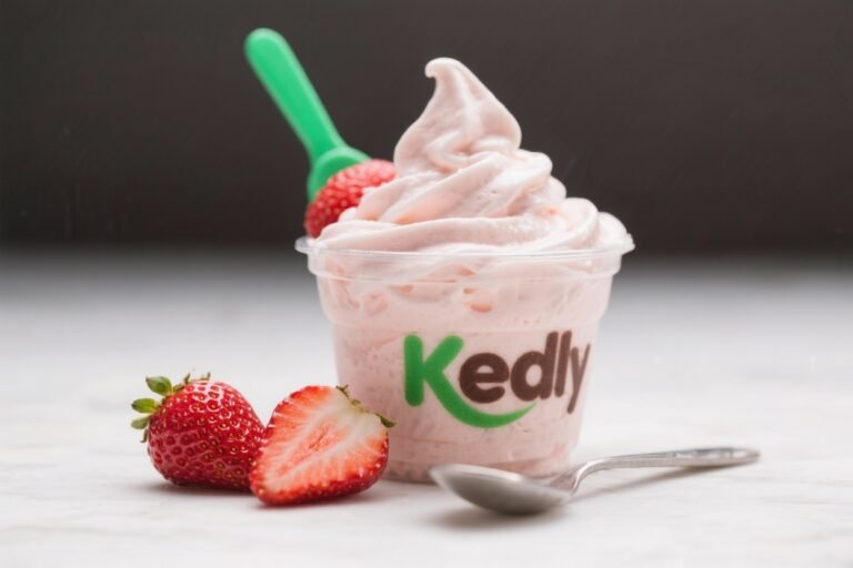 Creamy Keto Strawberry Frozen Yogurt – A Cool, Low-Carb Treat