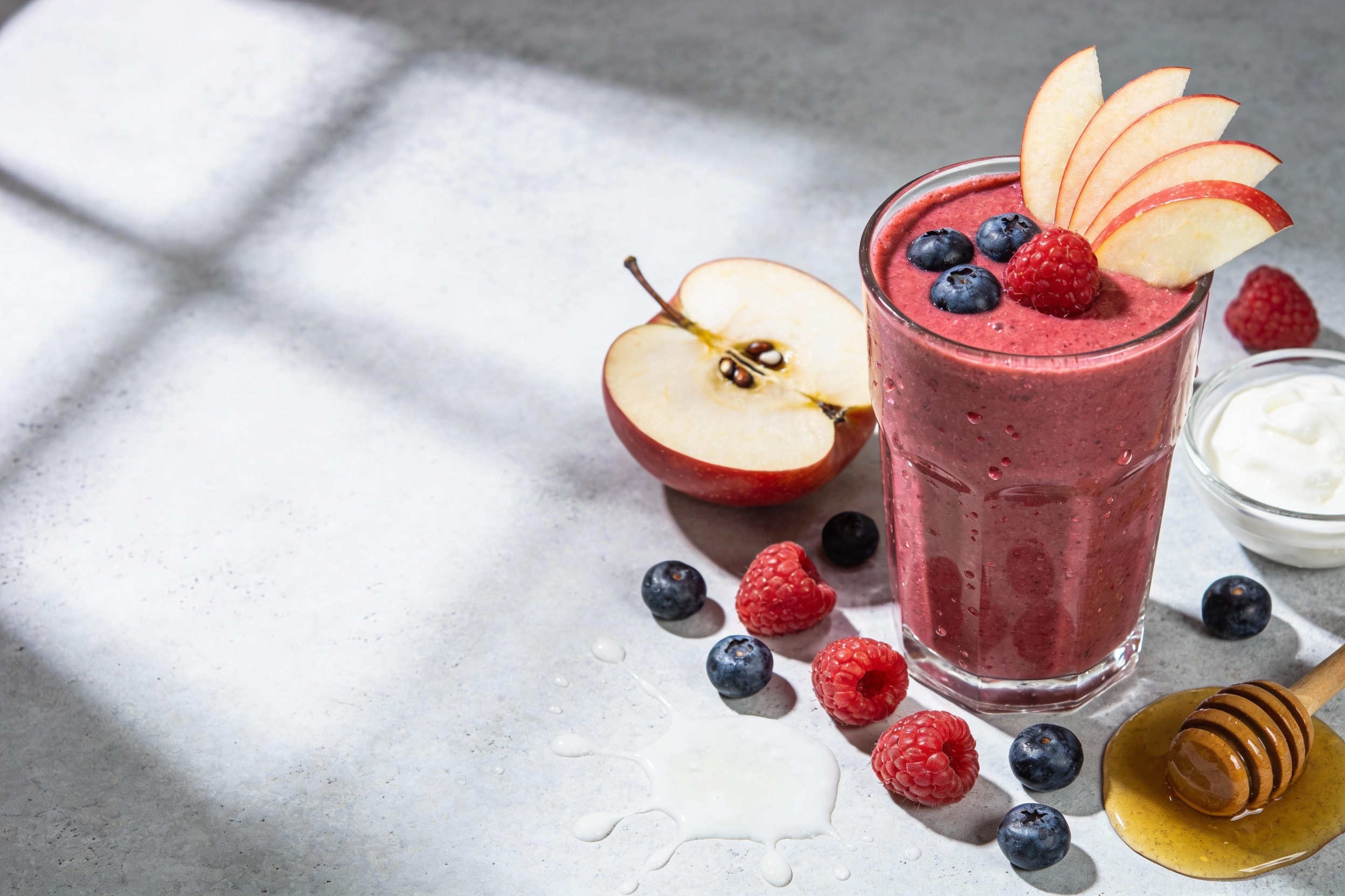 Apple Berry Morning Smoothie That Actually Slaps